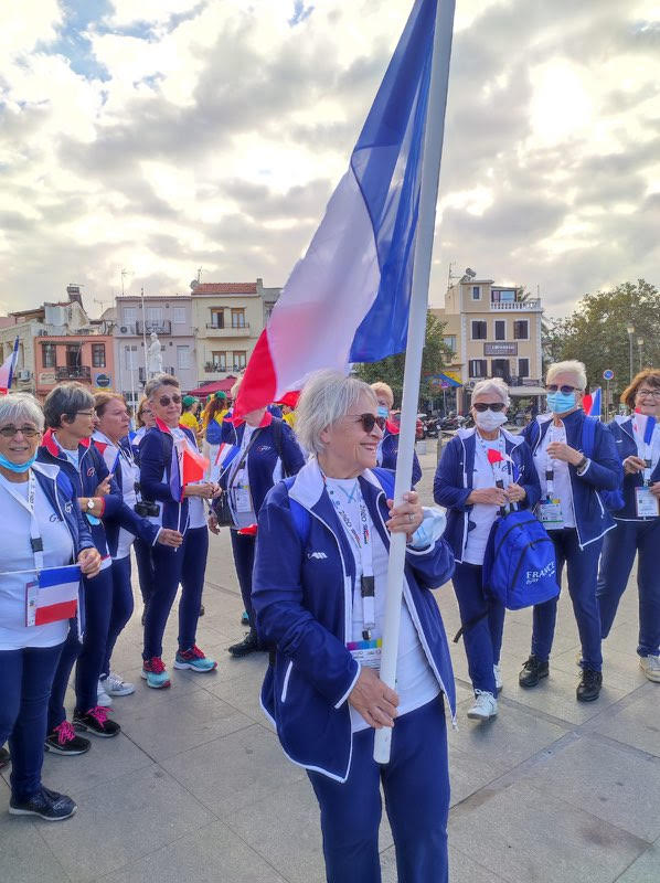 Départ de nos séniors pour le GOLDEN AGE ! Départ de nos séniors pour le GOLDEN AGE !