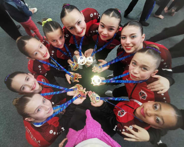 GAC - L'Equipe de CToulouse Gym Championne de France en DN2!